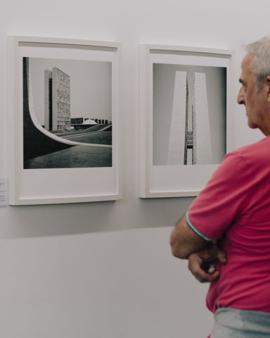 Publication Instagram : Merci à toutes et à tous d’être venus si nombreux au vernissage ❤️ L’exposition « Brasília » de Lucien…